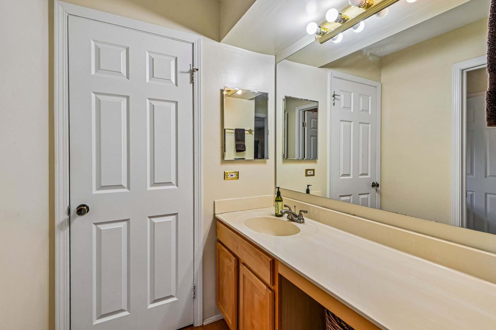 214 Carmelhead Lane Schaumburg IL 60193