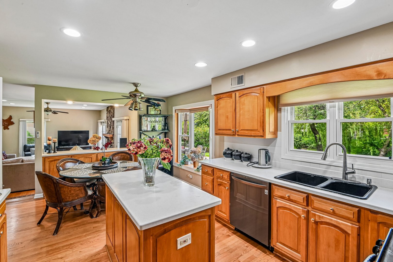 214 Carmelhead Lane Schaumburg IL 60193