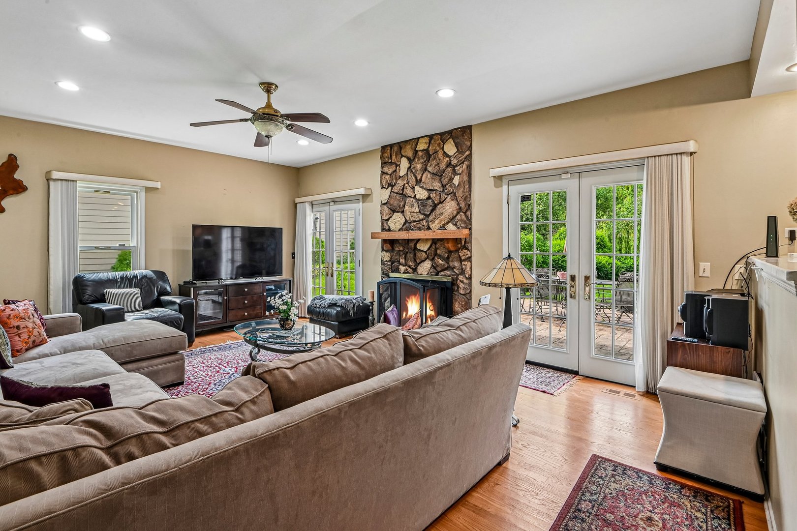 214 Carmelhead Lane Schaumburg IL 60193