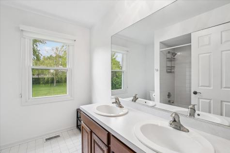 250 Wilshire Road Lake Forest IL 60045