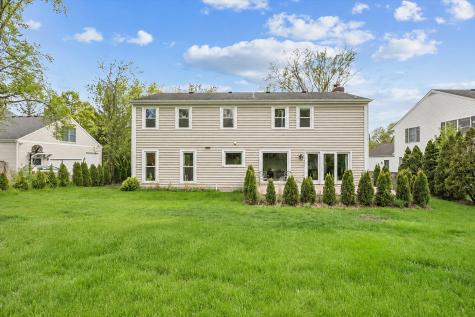 250 Wilshire Road Lake Forest IL 60045
