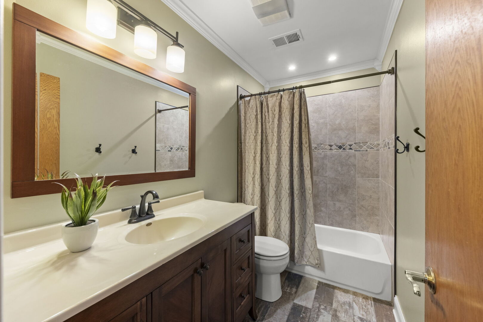 188 South Ellyn Avenue Glen Ellyn IL 60137