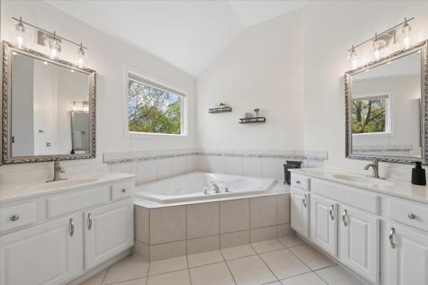 2119 West Thornwood Drive South Elgin IL 60177