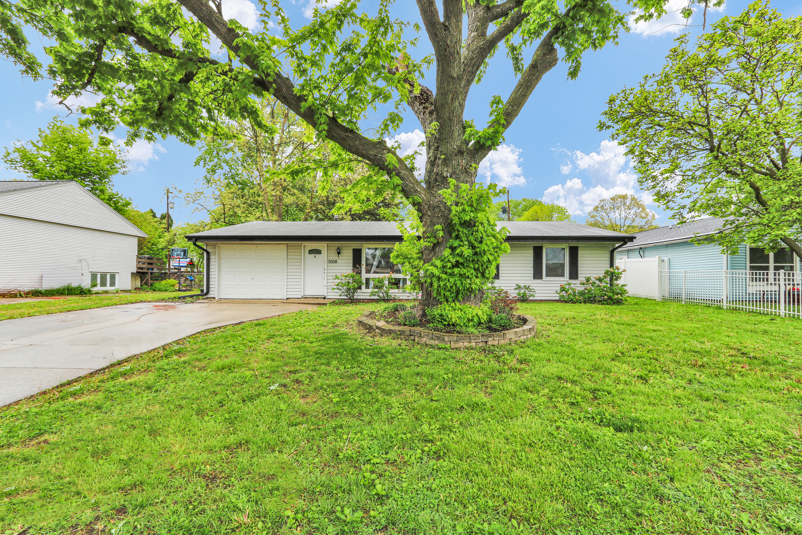 1008 Stratford Drive Champaign IL 61821