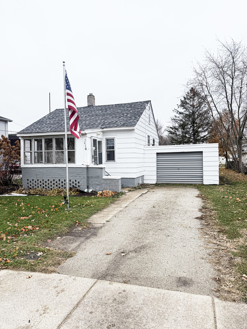 216 East 3rd Street Aroma Park IL 60910