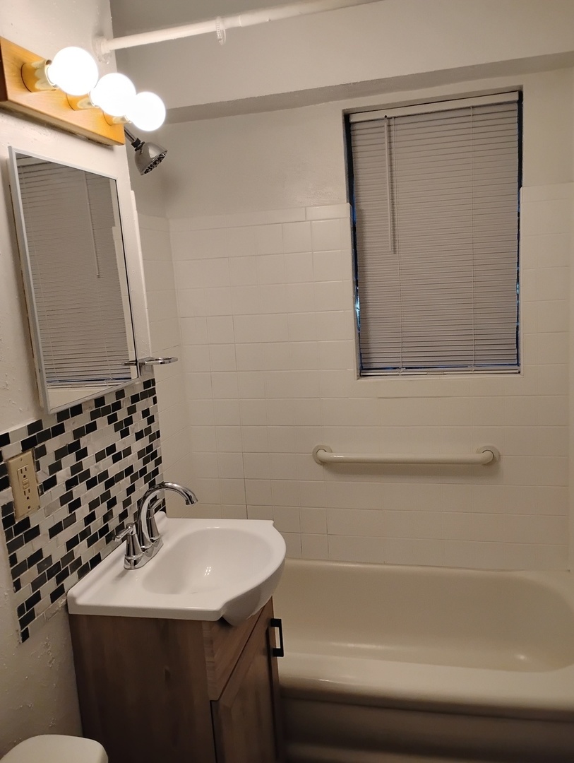 827 East 48th Street Chicago IL 60615