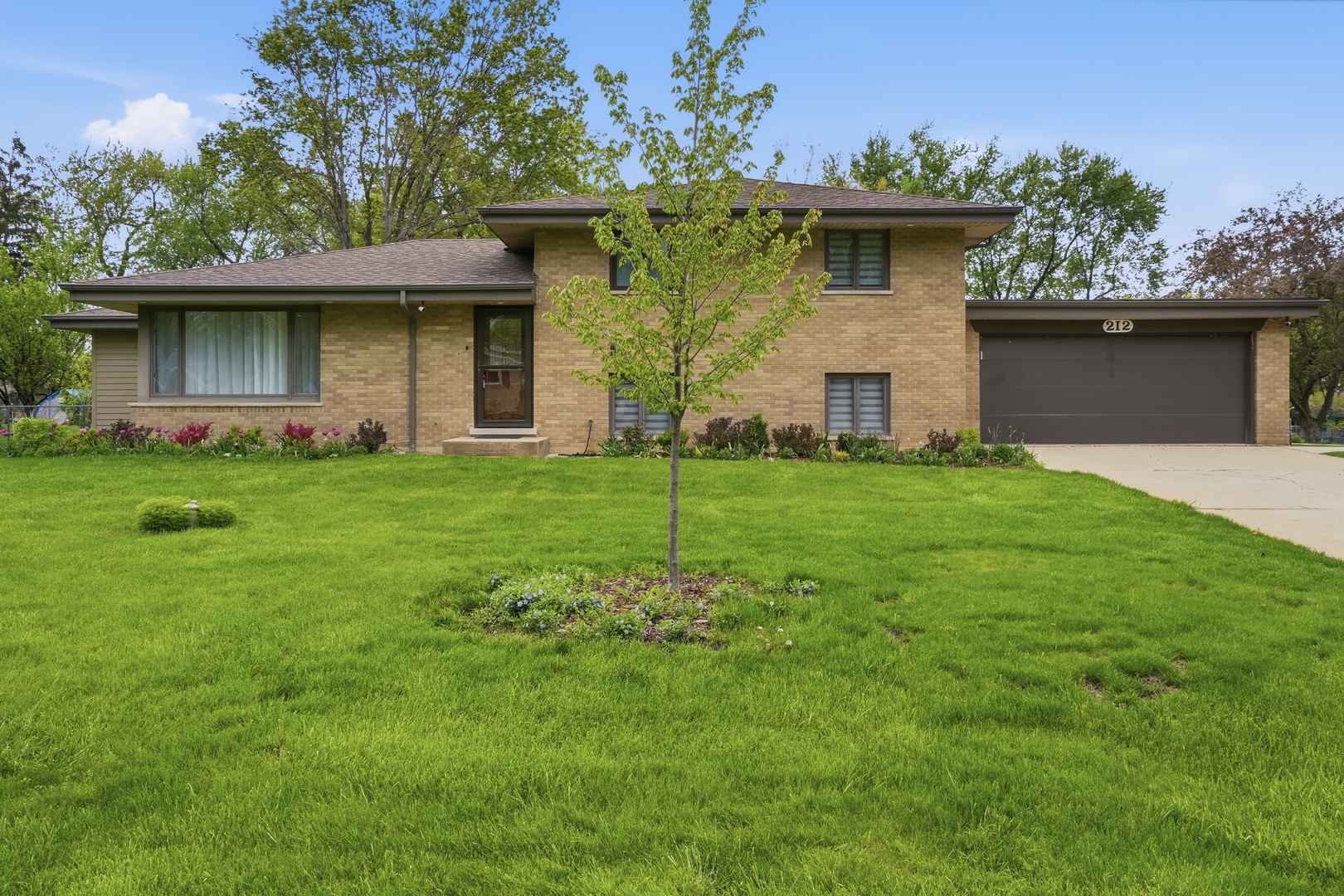212 East Monterey Avenue Schaumburg IL 60193