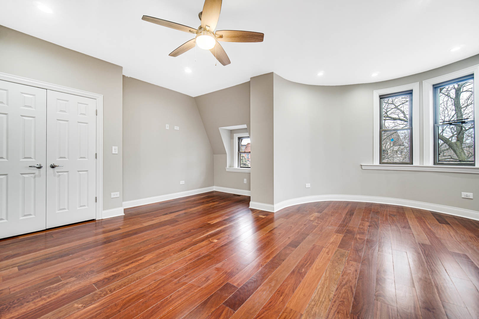 4558 South Ellis Avenue Chicago IL 60653