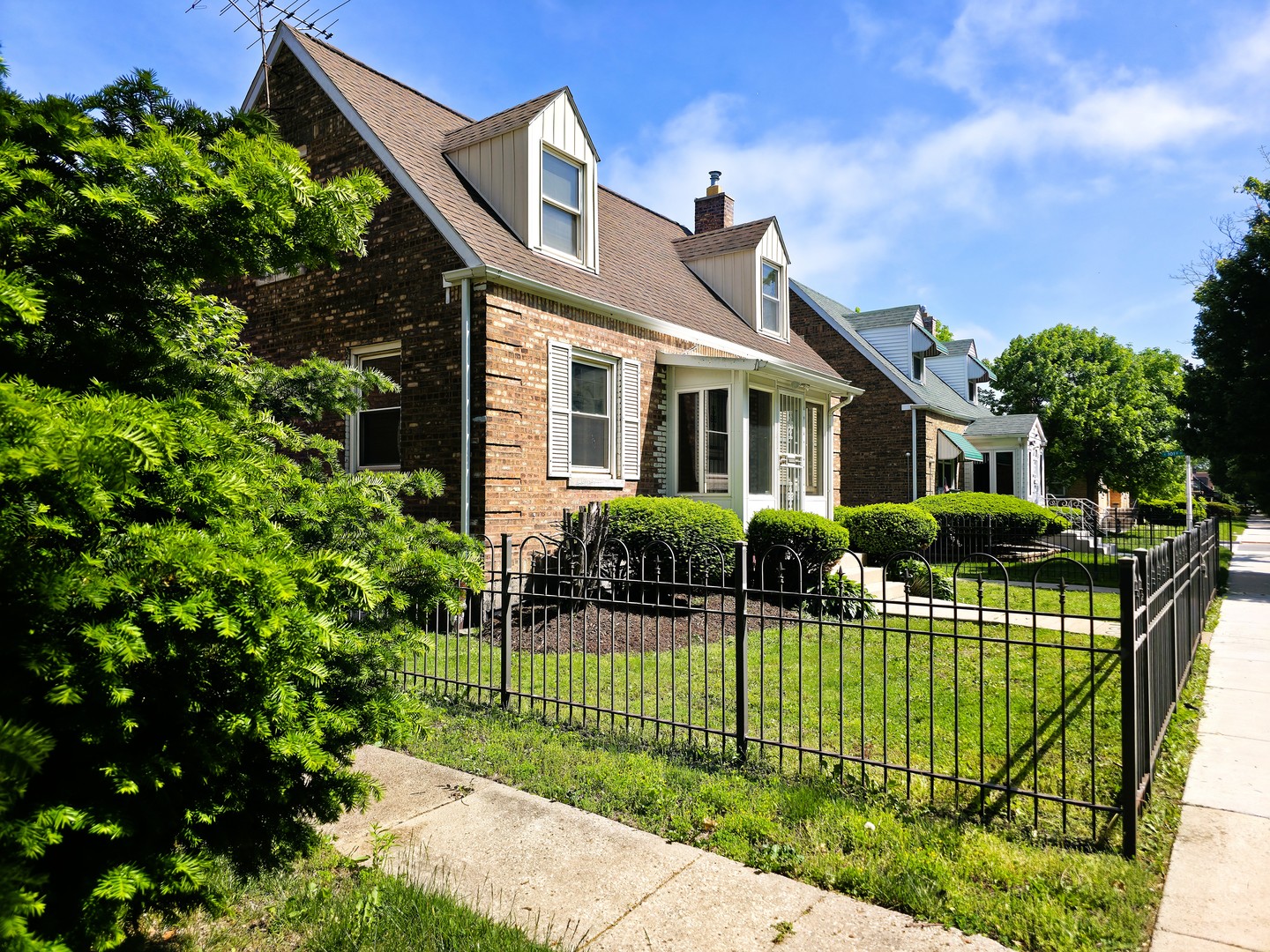10055 South Oglesby Avenue Chicago IL 60617