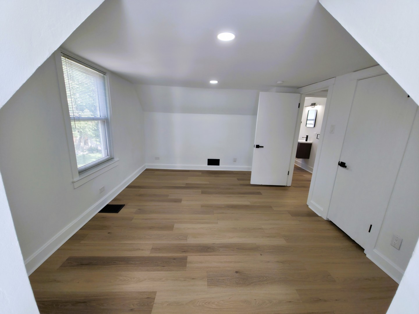 10055 South Oglesby Avenue Chicago IL 60617