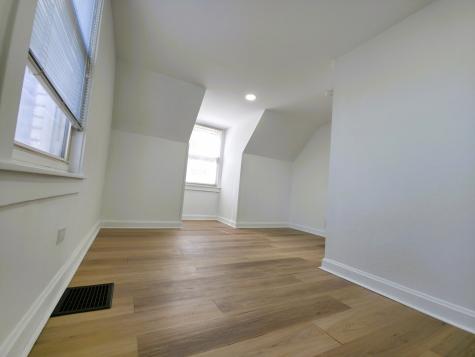 10055 South Oglesby Avenue Chicago IL 60617