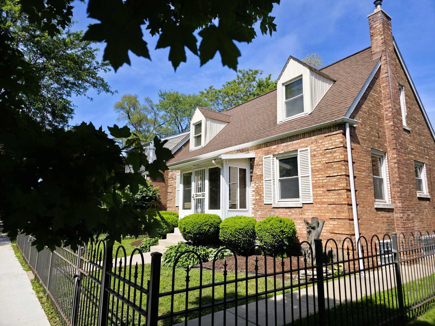 10055 South Oglesby Avenue Chicago IL 60617