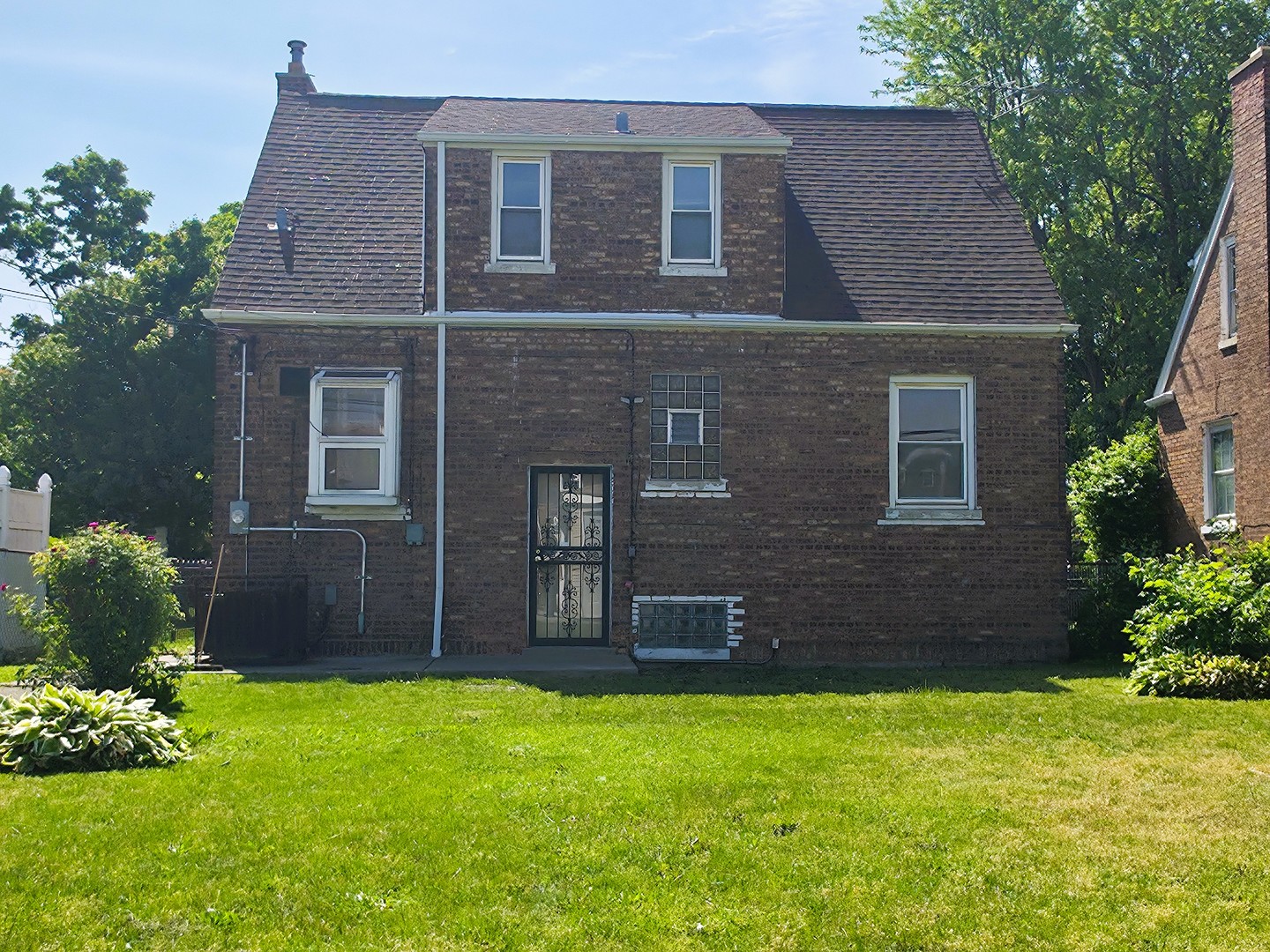10055 South Oglesby Avenue Chicago IL 60617