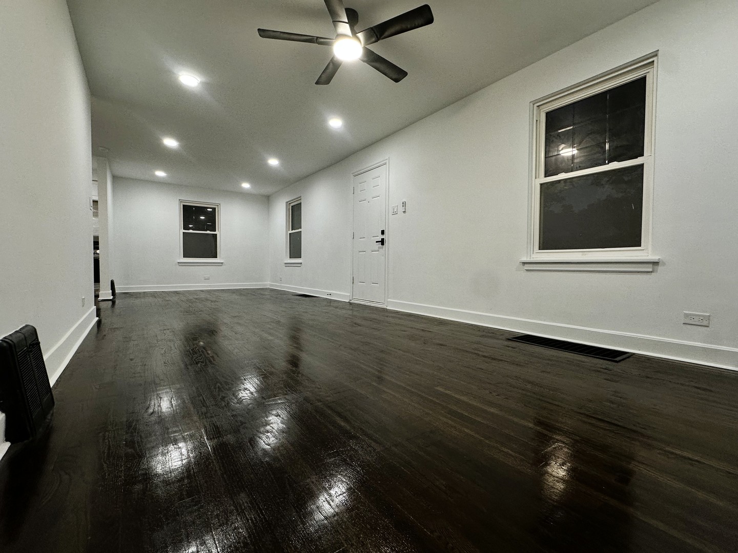 10055 South Oglesby Avenue Chicago IL 60617