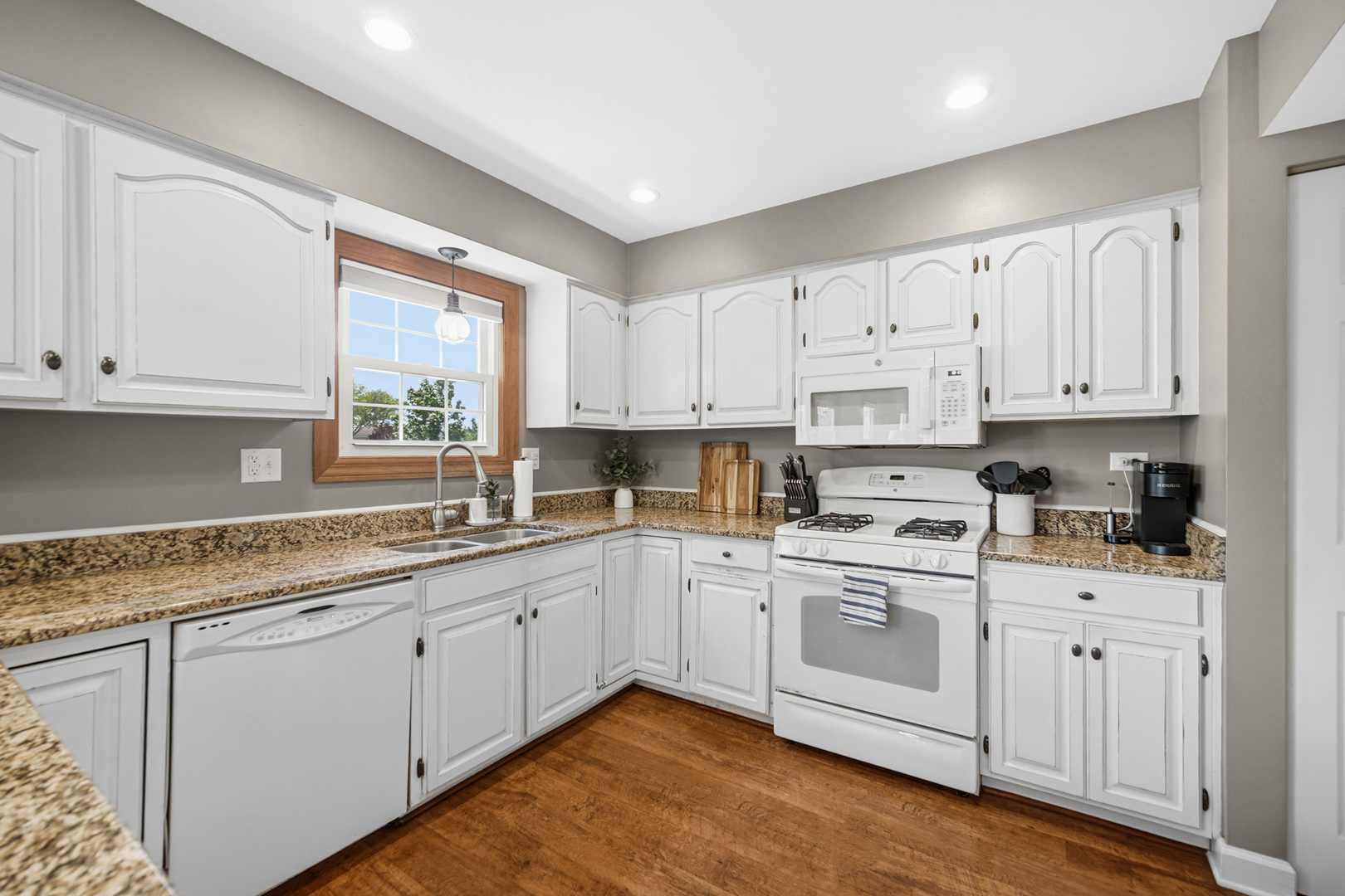 1188 Brookstone Drive Carol Stream IL 60188