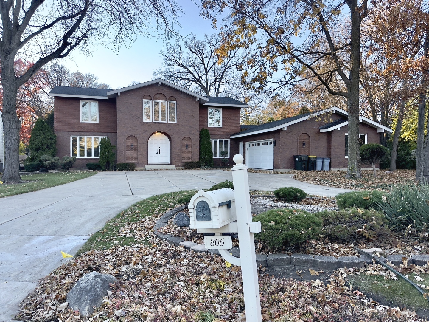 806 Wildwood Court Oak Brook IL 60523