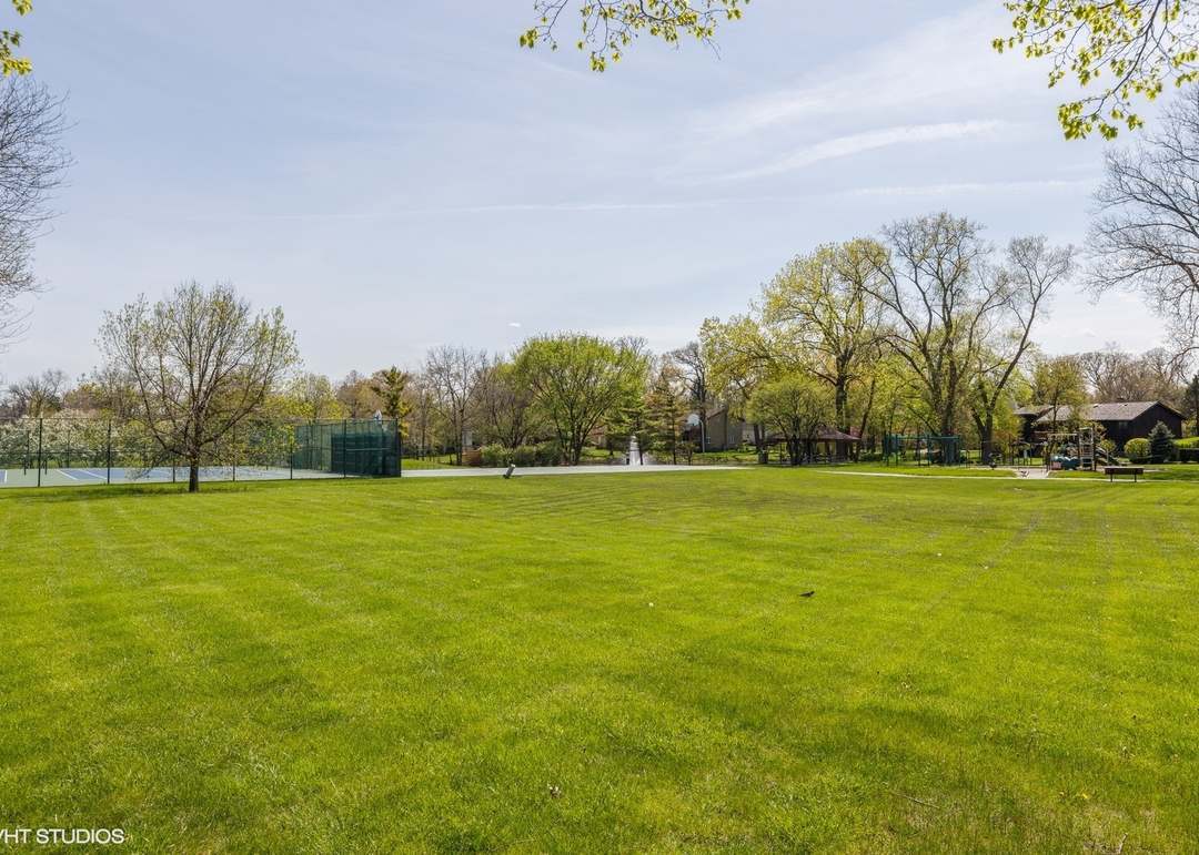 806 Wildwood Court Oak Brook IL 60523