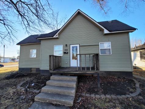 204 North Sycamore Street Villa Grove IL 61956