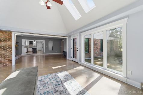 980 Persimmon Court St. Charles IL 60174