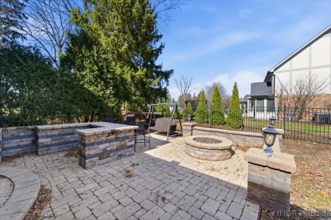 980 Persimmon Court St. Charles IL 60174