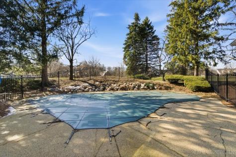 980 Persimmon Court St. Charles IL 60174
