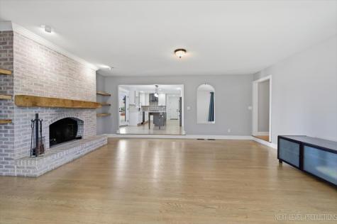 980 Persimmon Court St. Charles IL 60174