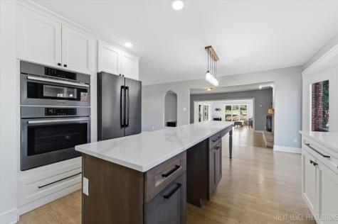 980 Persimmon Court St. Charles IL 60174