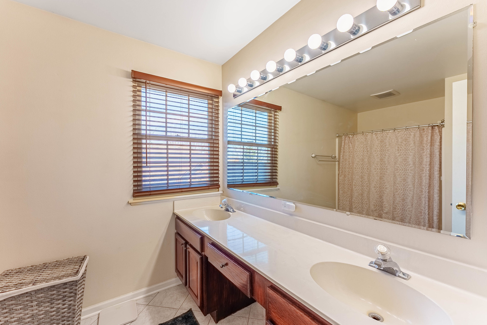 1748 Windward Avenue Naperville IL 60563