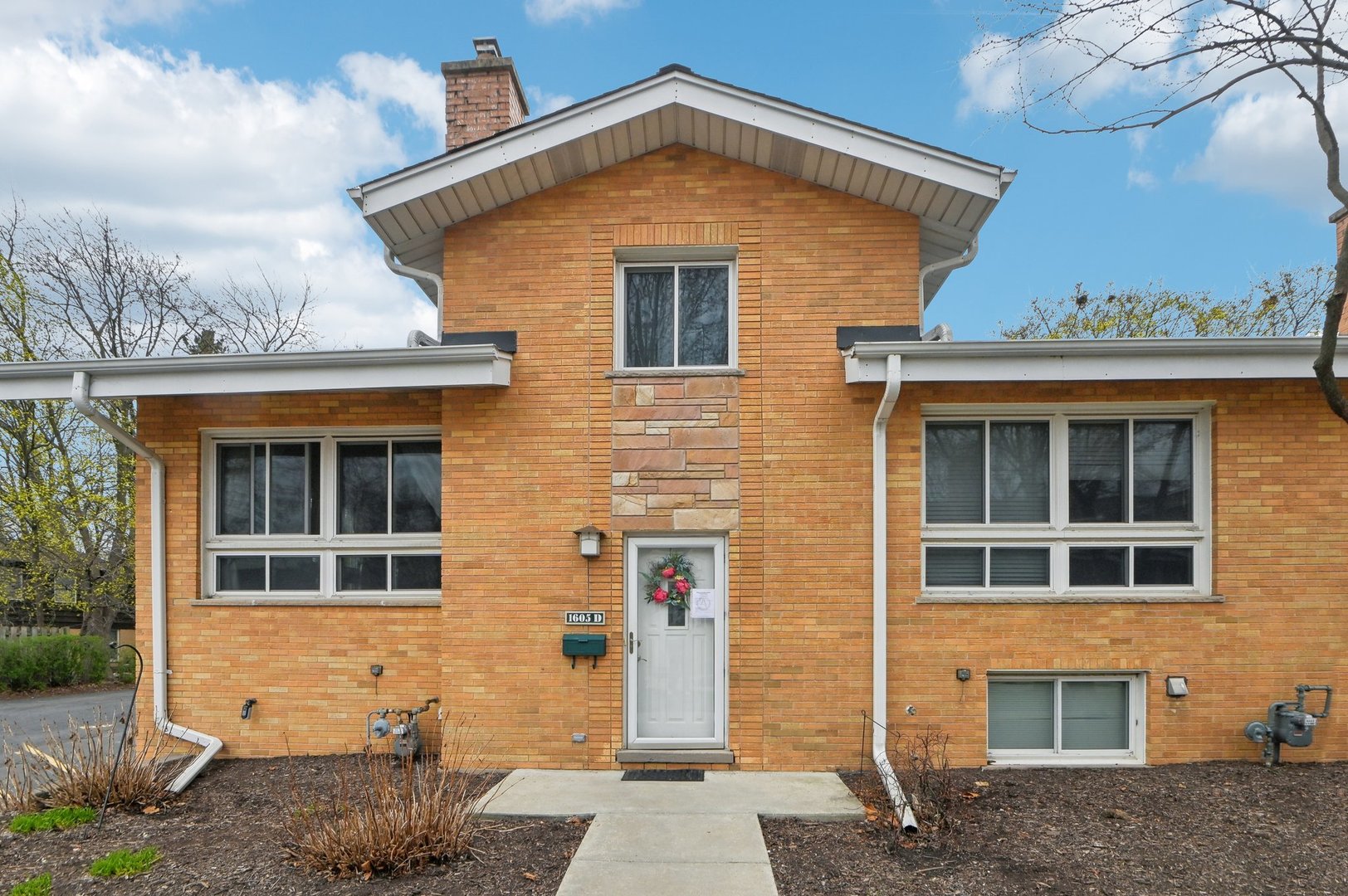 1605 North Arlington Heights Road Arlington Heights IL 60004