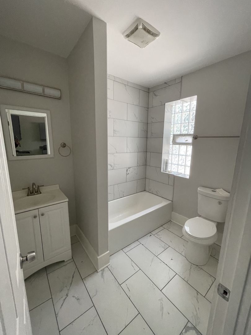 9154 South May Street Chicago IL 60620