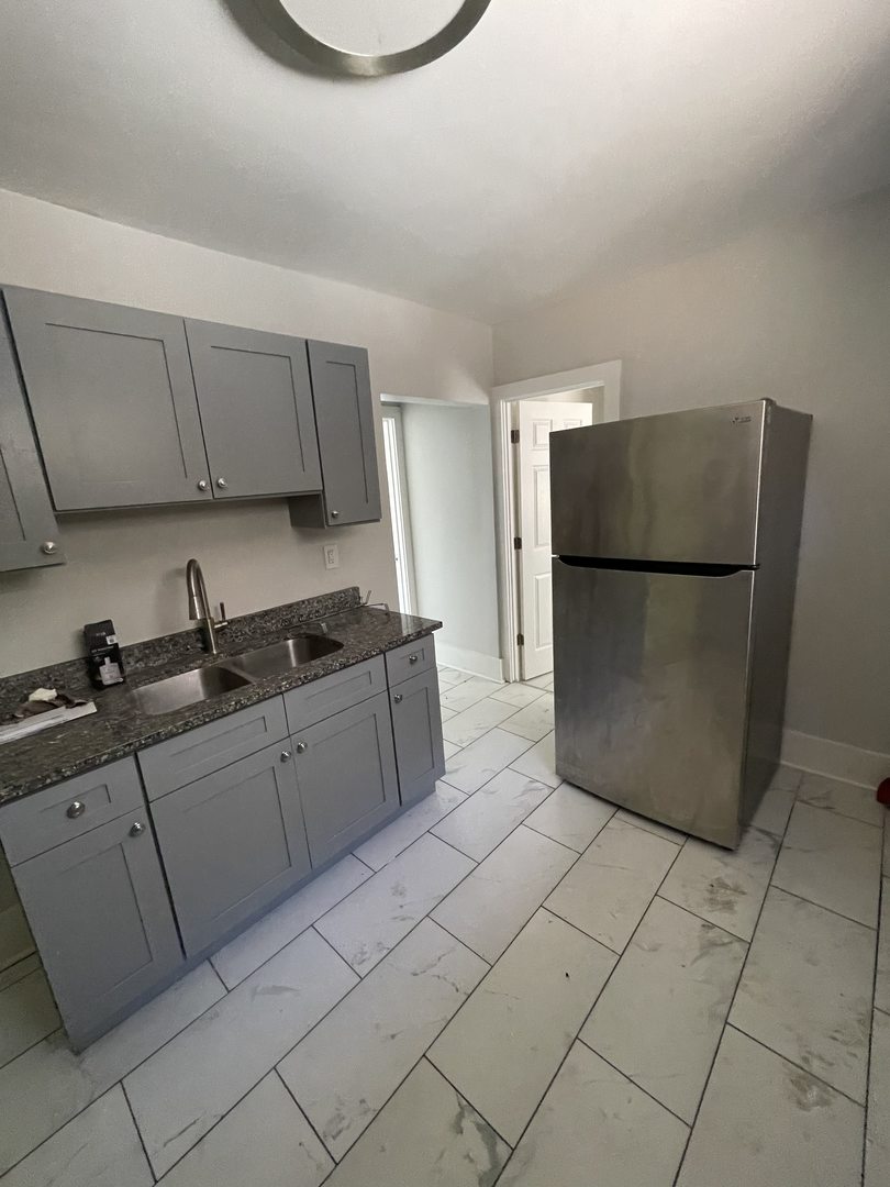 9154 South May Street Chicago IL 60620