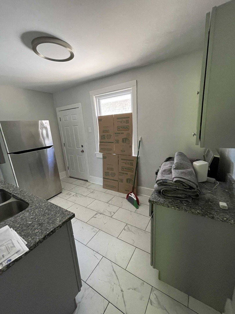 9154 South May Street Chicago IL 60620