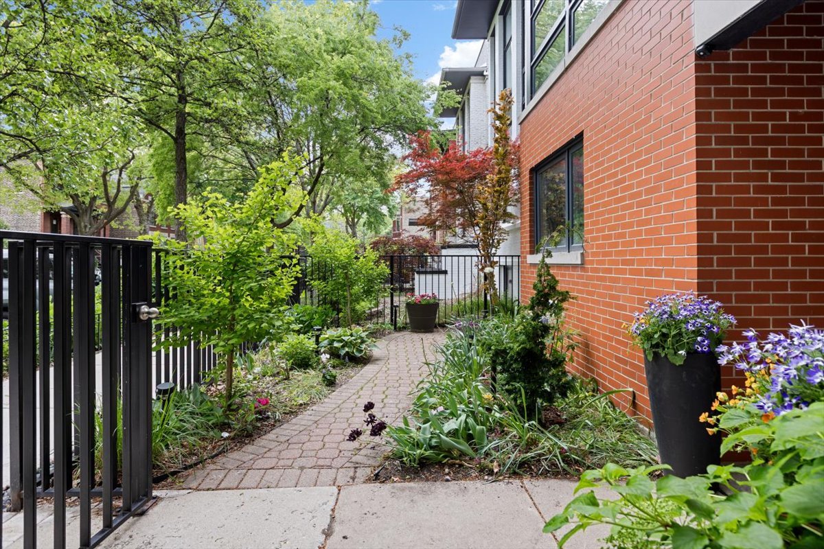 1726 North Winchester Avenue Chicago IL 60622