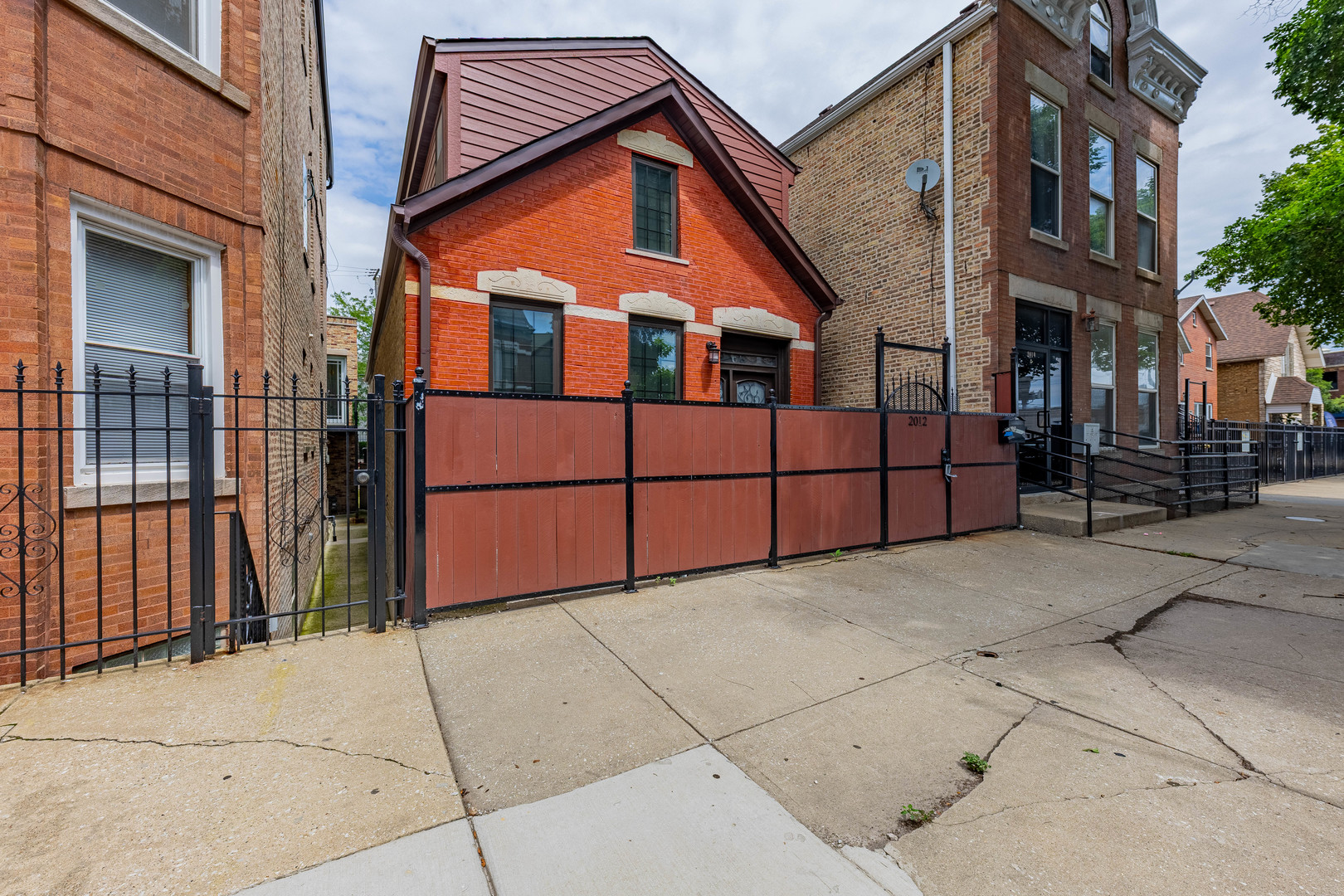 2012 West Coulter Street Chicago IL 60608