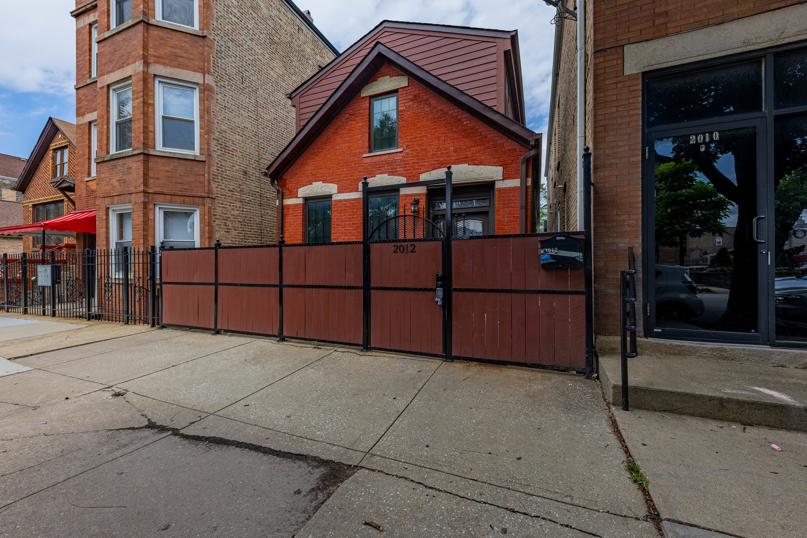 2012 West Coulter Street Chicago IL 60608