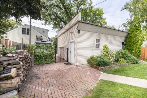 8708 Central Avenue Morton Grove IL 60053