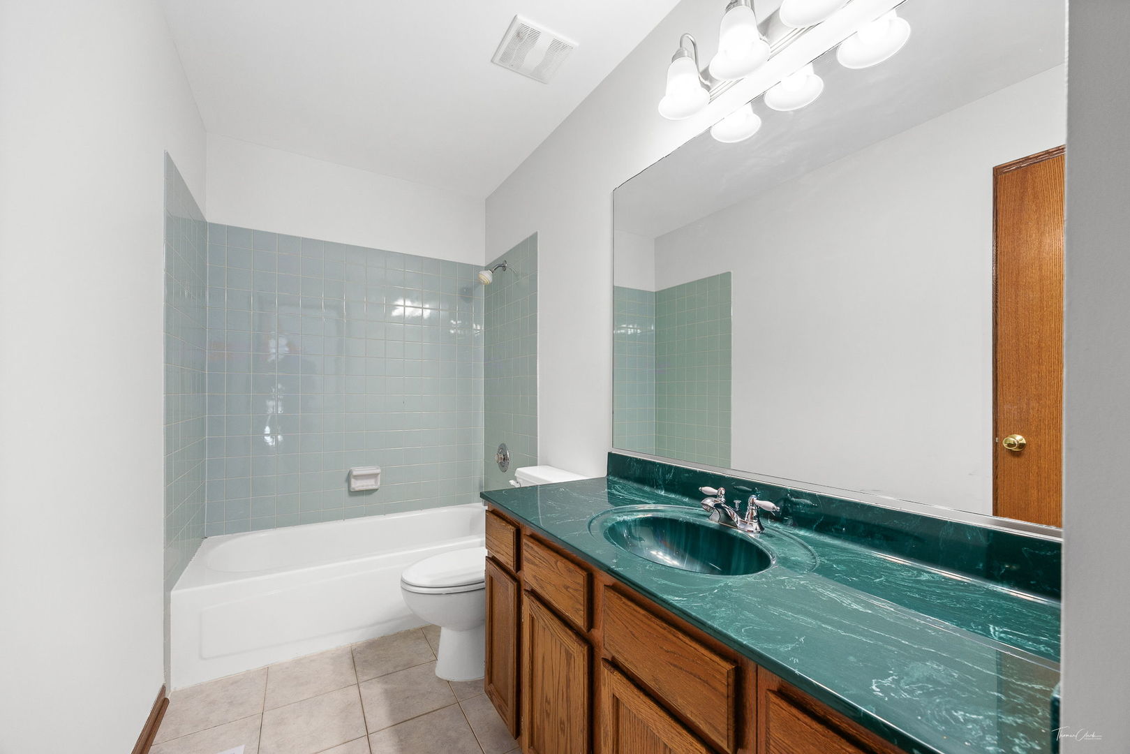 703 Avondale Lane Aurora IL 60504