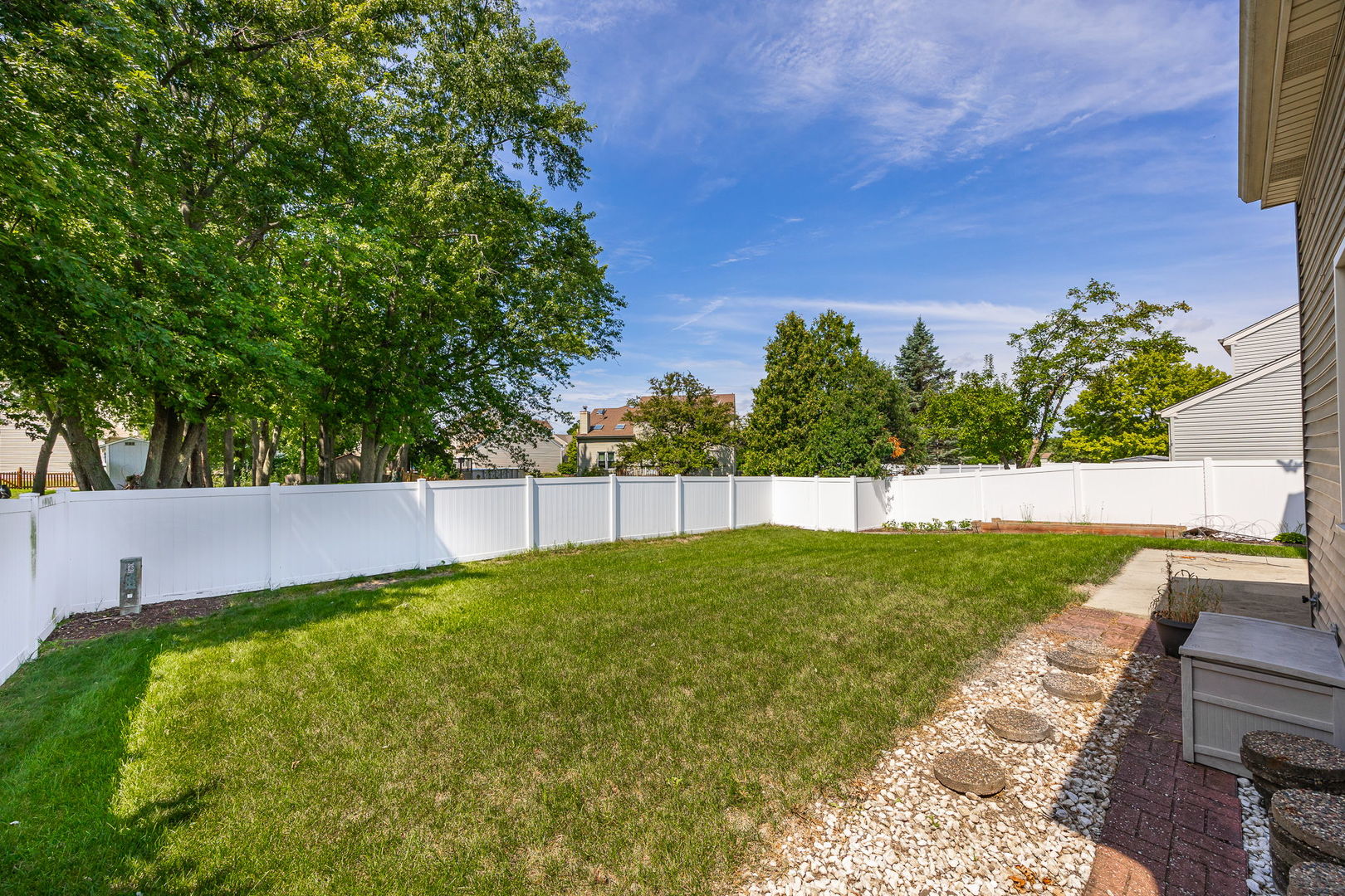 703 Avondale Lane Aurora IL 60504