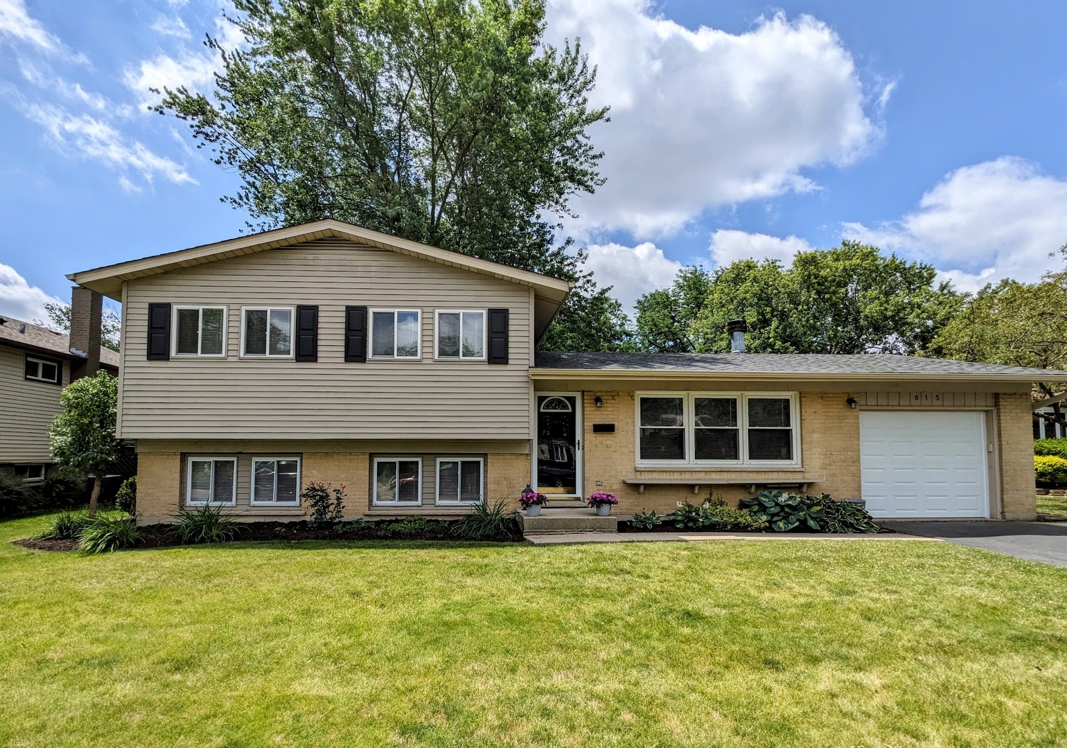 615 West Tanglewood Drive Arlington Heights IL 60004