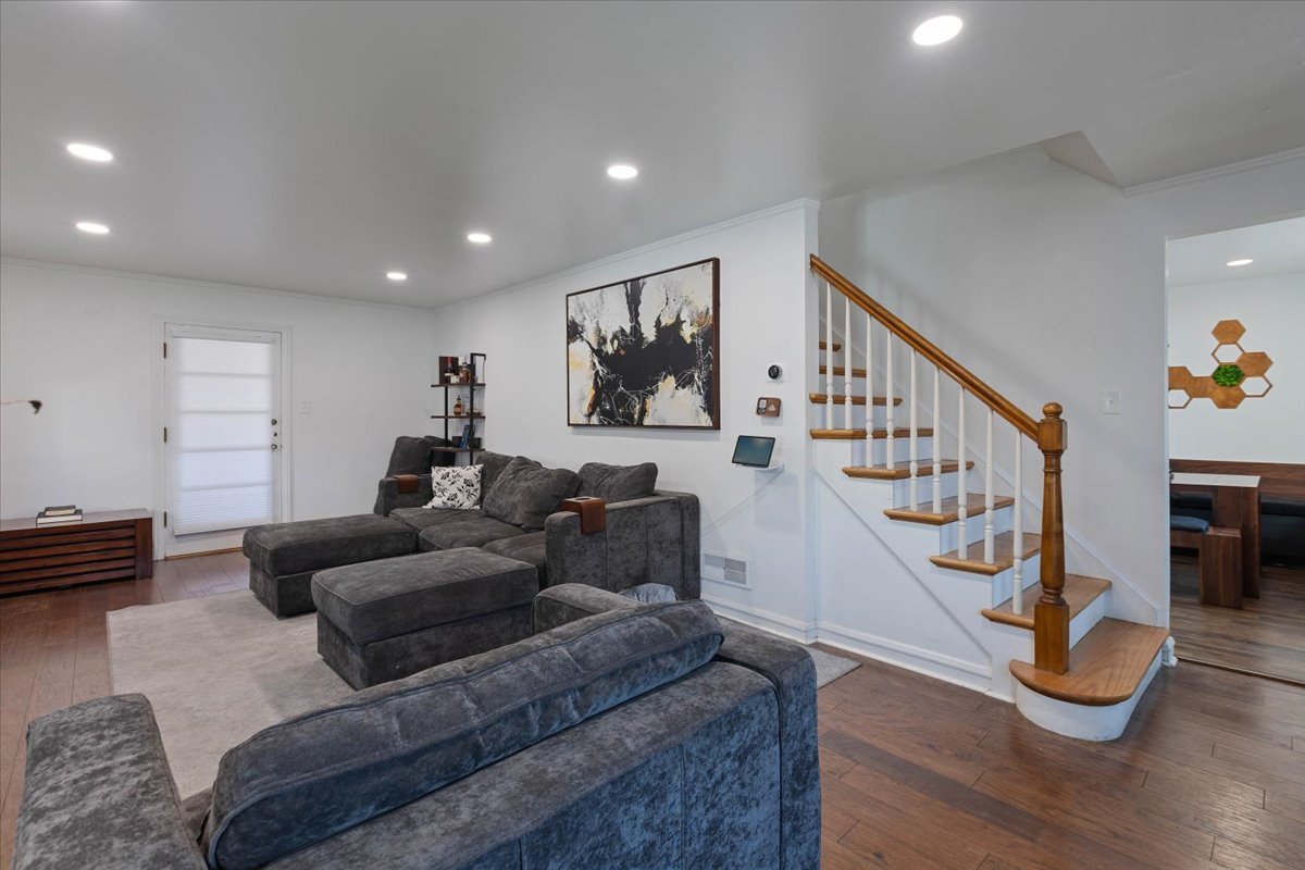 9527 South Damen Avenue Chicago IL 60643