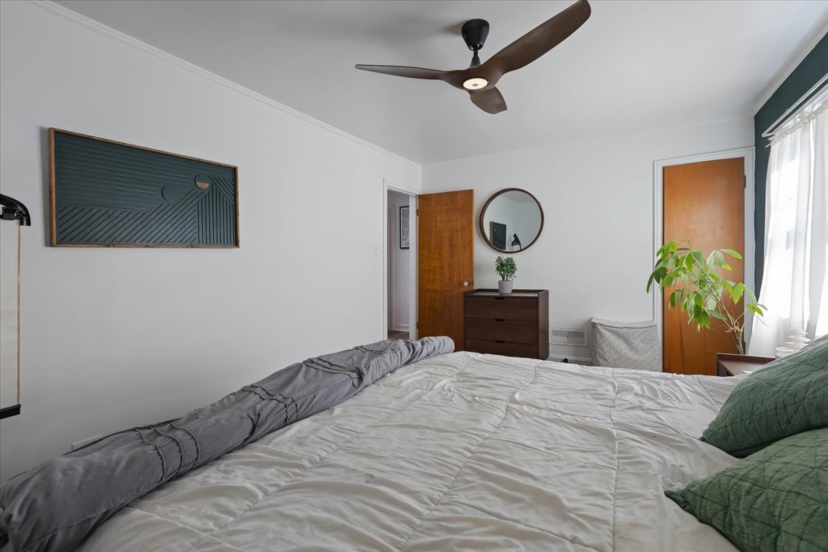 9527 South Damen Avenue Chicago IL 60643