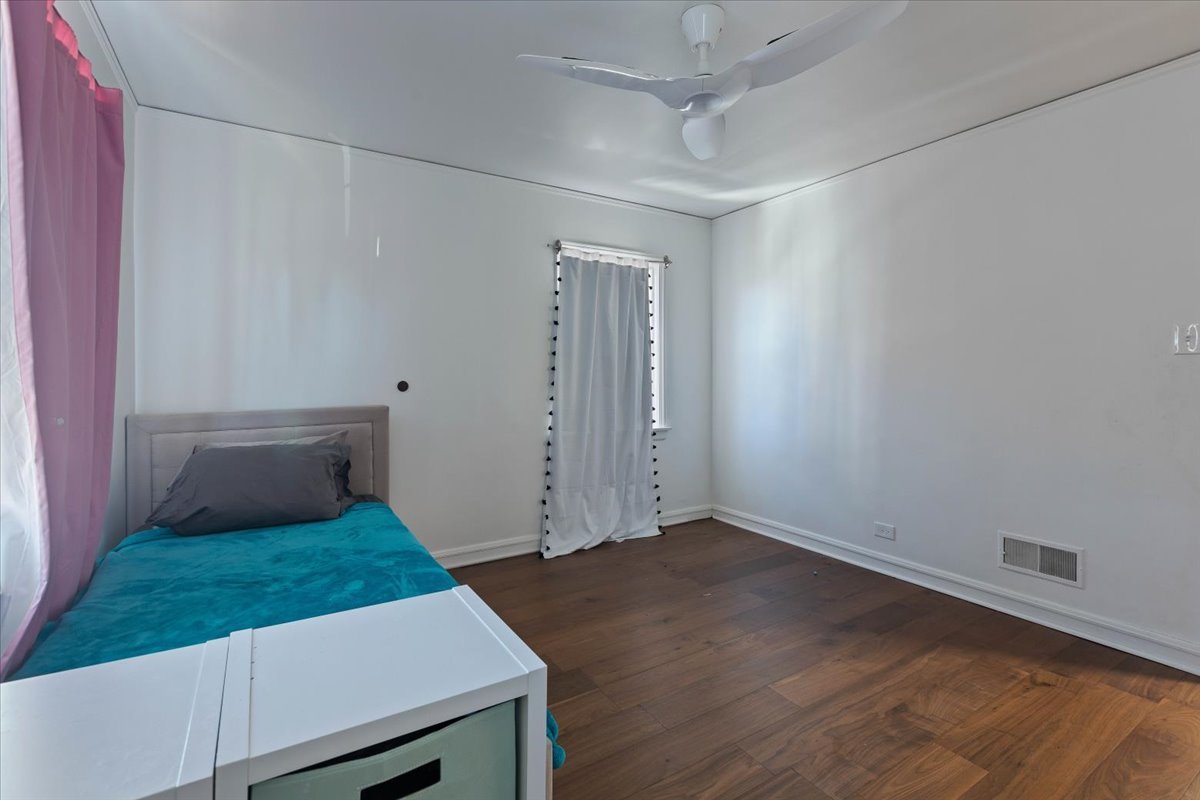 9527 South Damen Avenue Chicago IL 60643