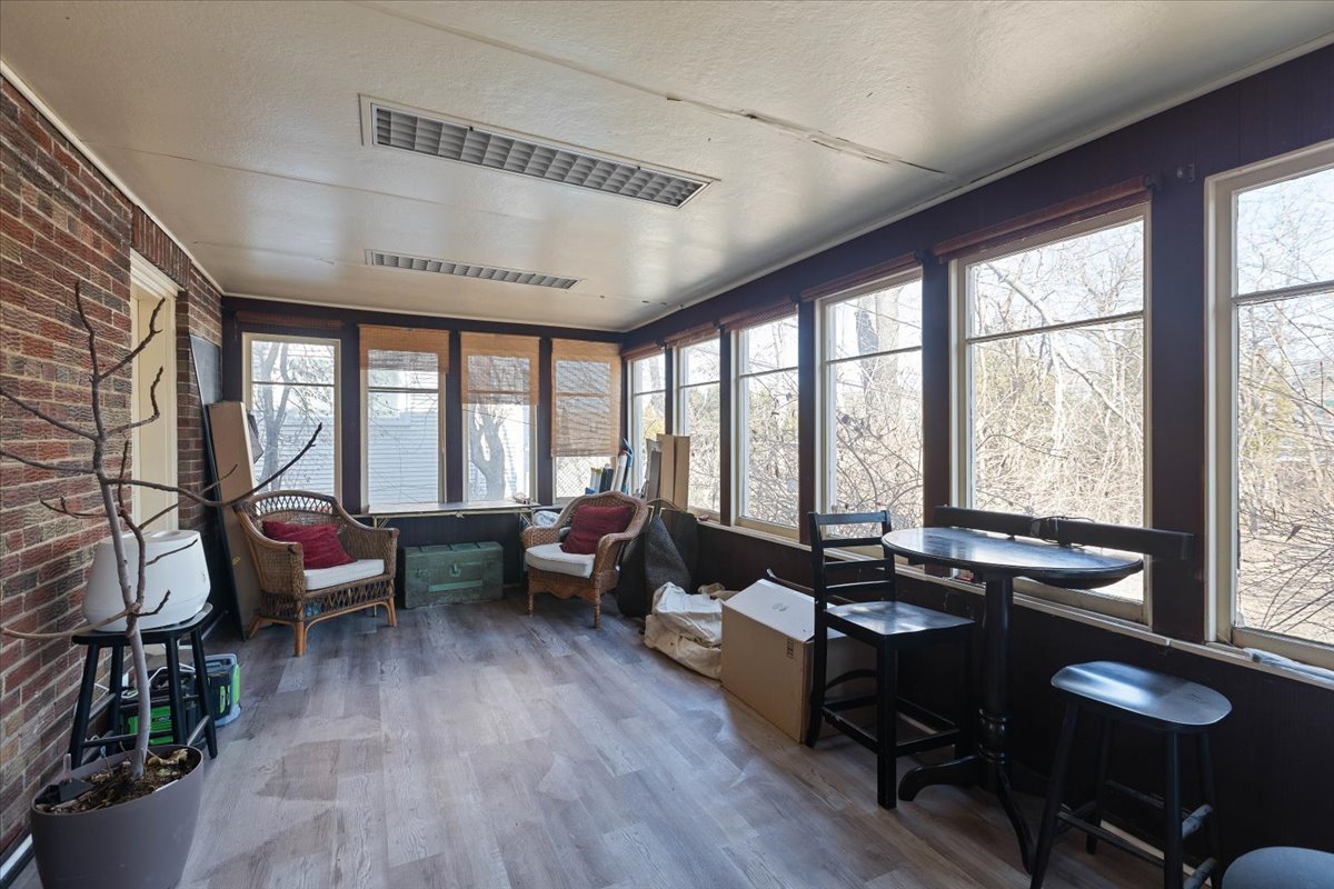 9527 South Damen Avenue Chicago IL 60643