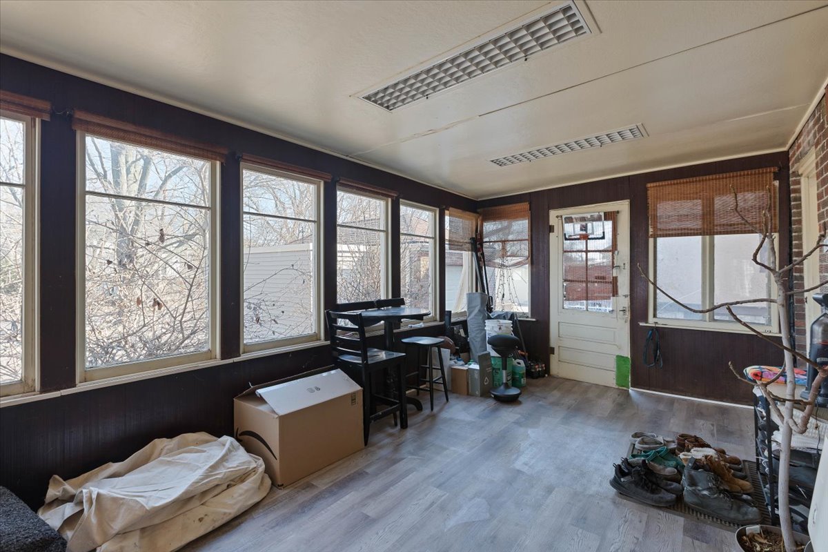 9527 South Damen Avenue Chicago IL 60643