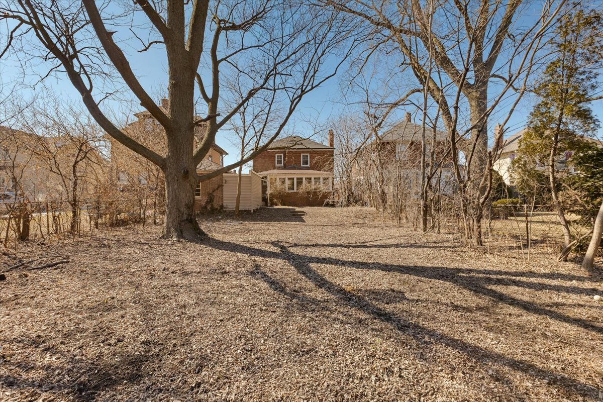 9527 South Damen Avenue Chicago IL 60643