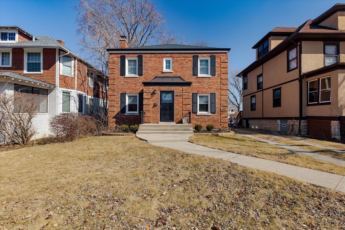 9527 South Damen Avenue Chicago IL 60643