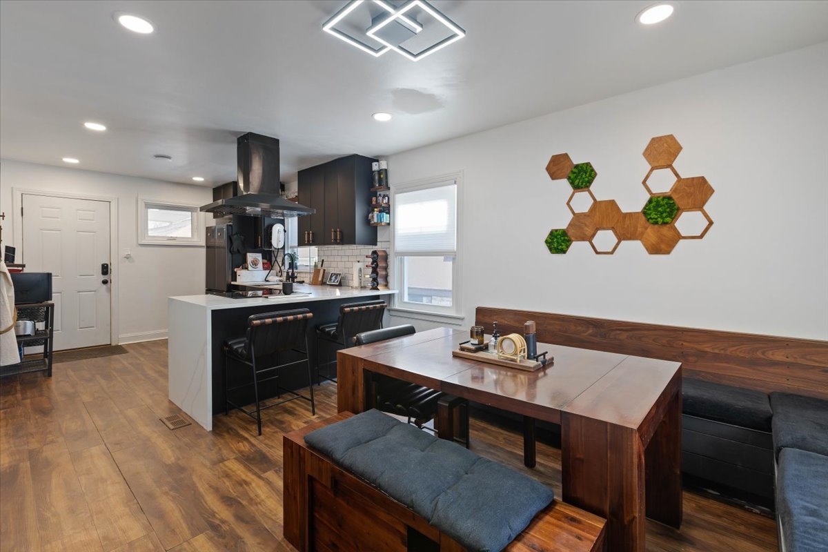 9527 South Damen Avenue Chicago IL 60643