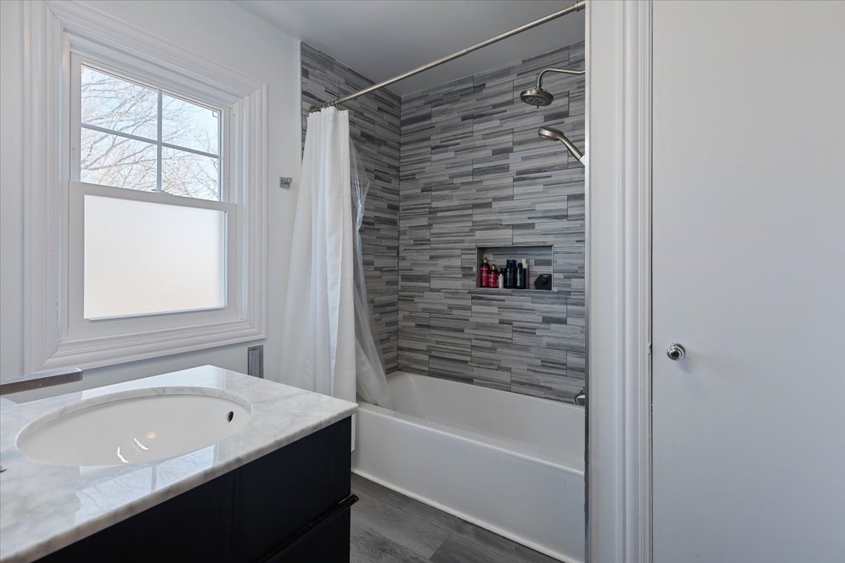 9527 South Damen Avenue Chicago IL 60643