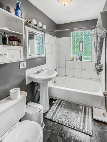 8539 South Saint Lawrence Avenue Chicago IL 60619