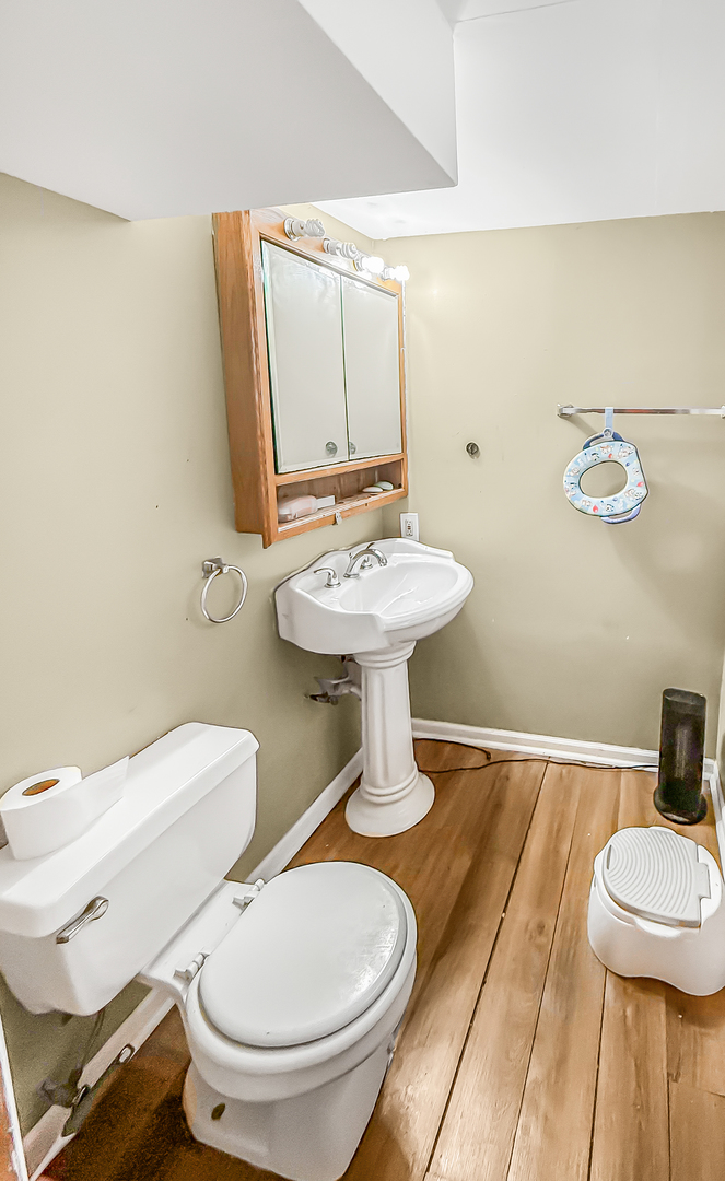 8539 South Saint Lawrence Avenue Chicago IL 60619
